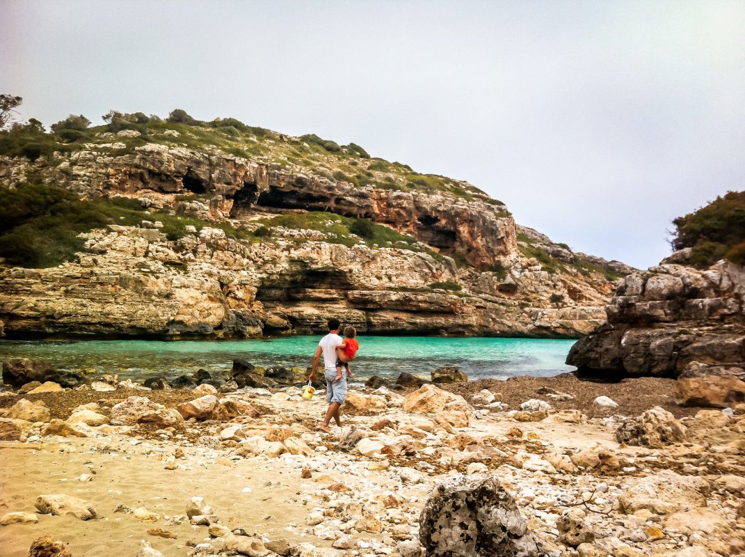 Cala Marmols bei Ebbe
