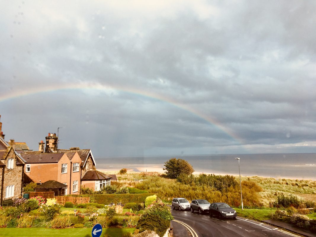 Riverside Beach House in Alnmouth mit Regenbogen