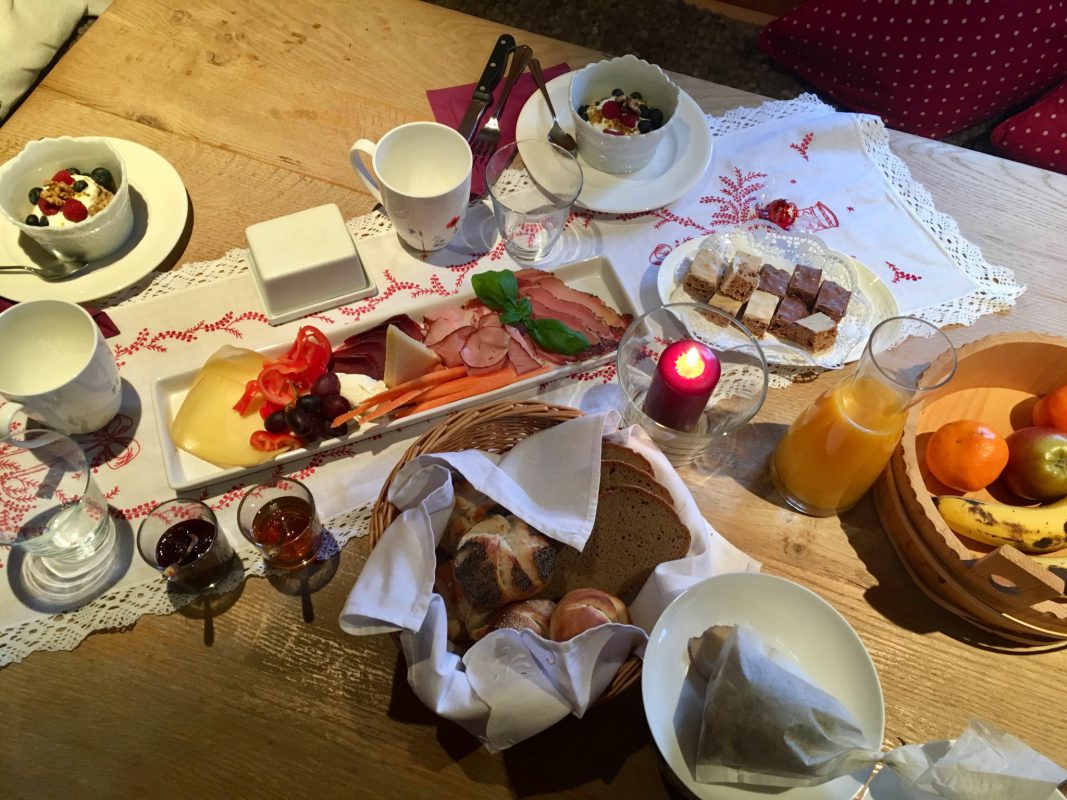 Bergfrühstück im Chalet