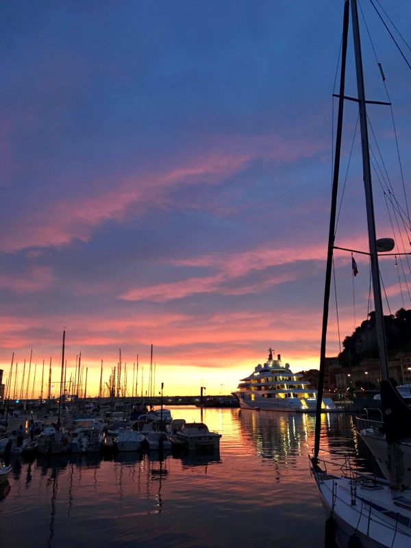 Sonnenuntergang am Yachthafen