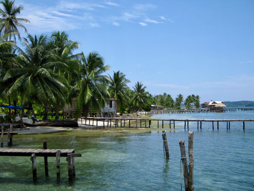 Stege und Stelzen auf Isla Carenero