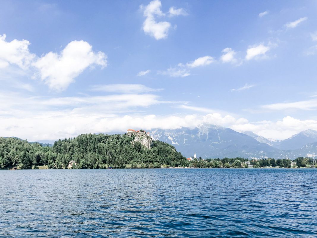 Blick auf die Burg Bleder See