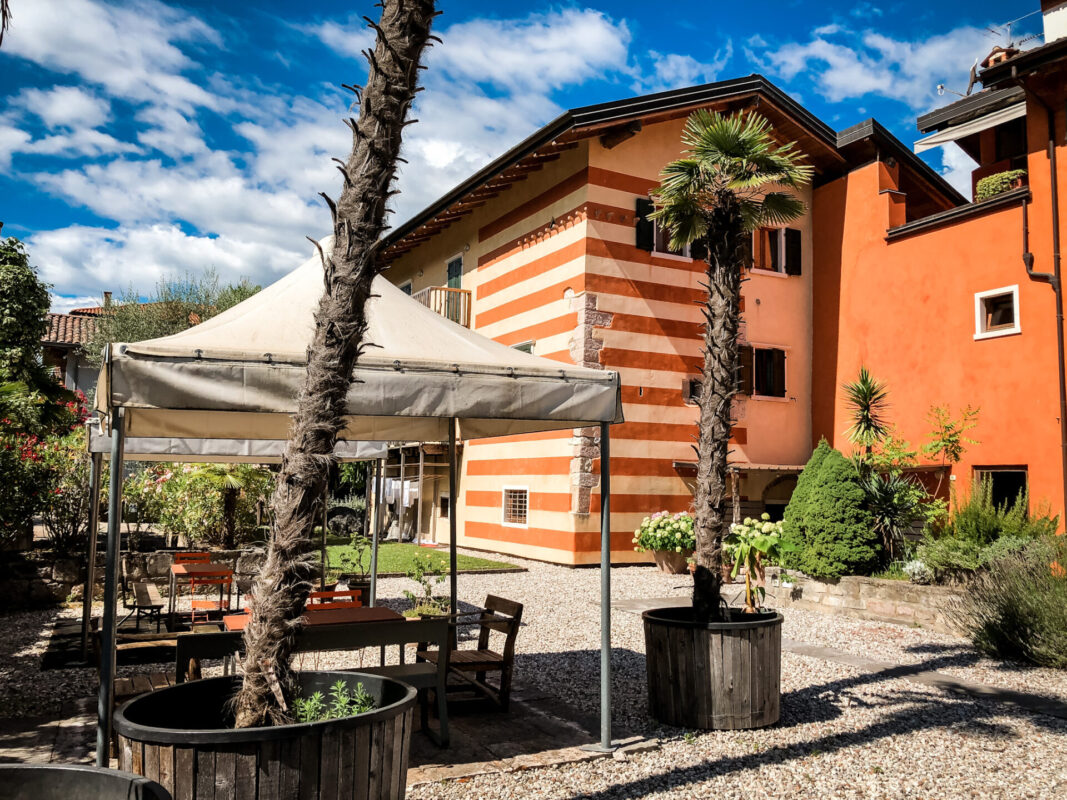 Mediterraner Garten im Guesthouse
