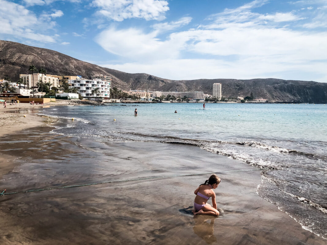 Flaches Wasser in Los Cristianos