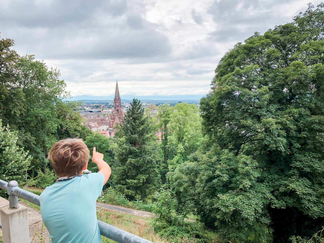 Blick über Freiburg von der Schlossbergbahn, Familienurlaub, Freiburg
