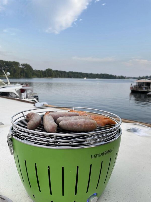 Grillen mit dem Lotusgrill an Bord