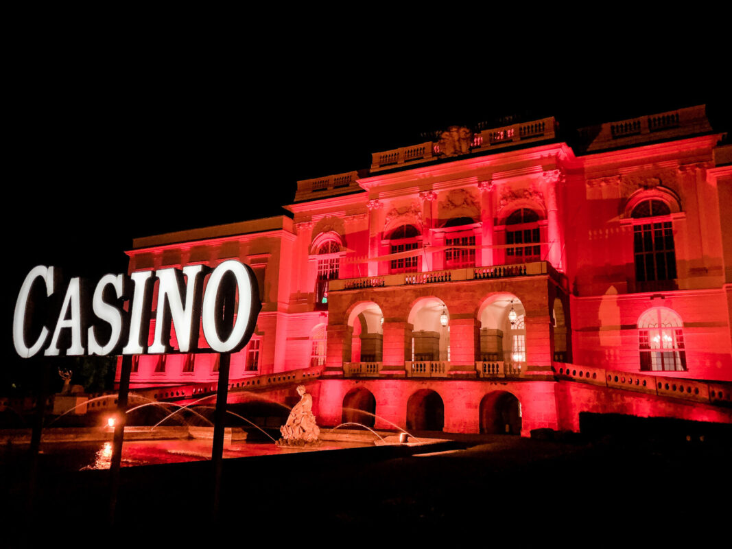 Casino Salzburg im Schloss Klessheim bei Nacht