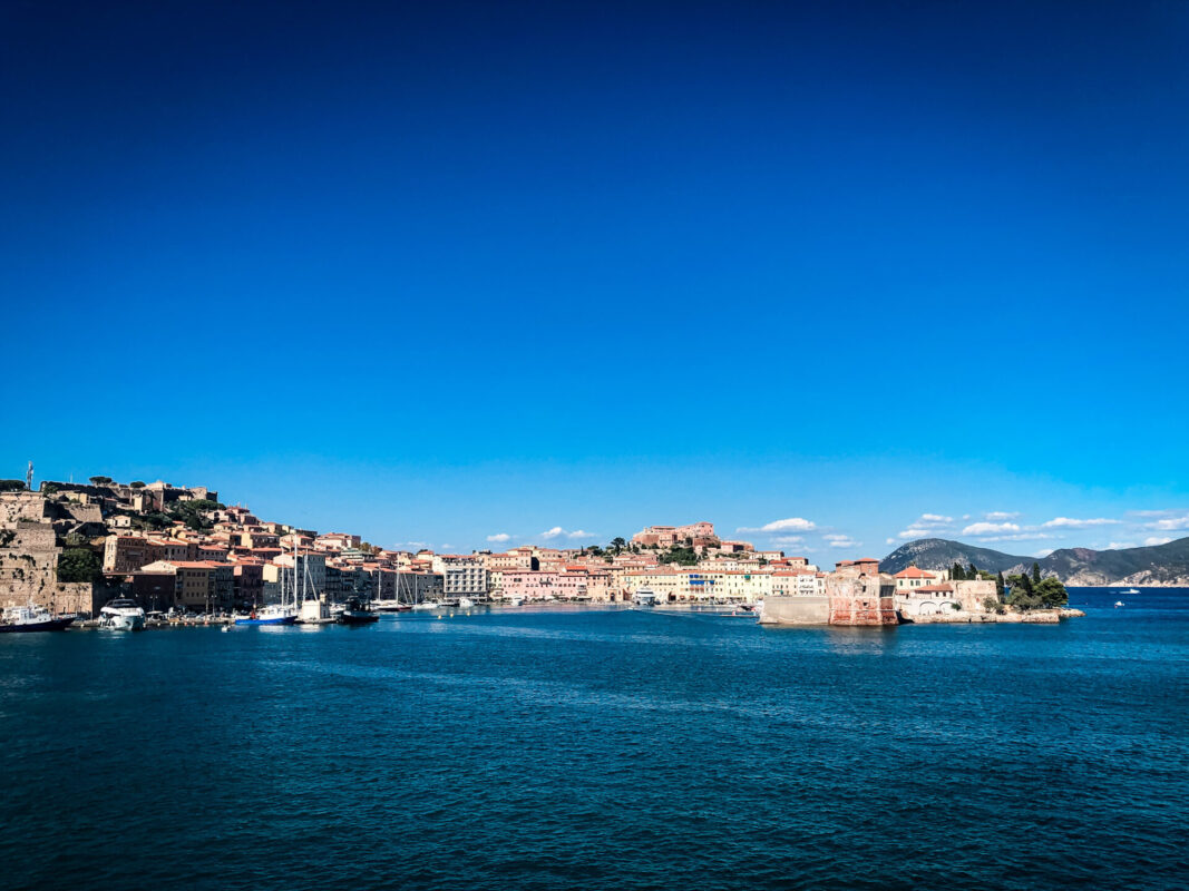 Einfahrt nach Portoferraio auf Elba mit der Fähre