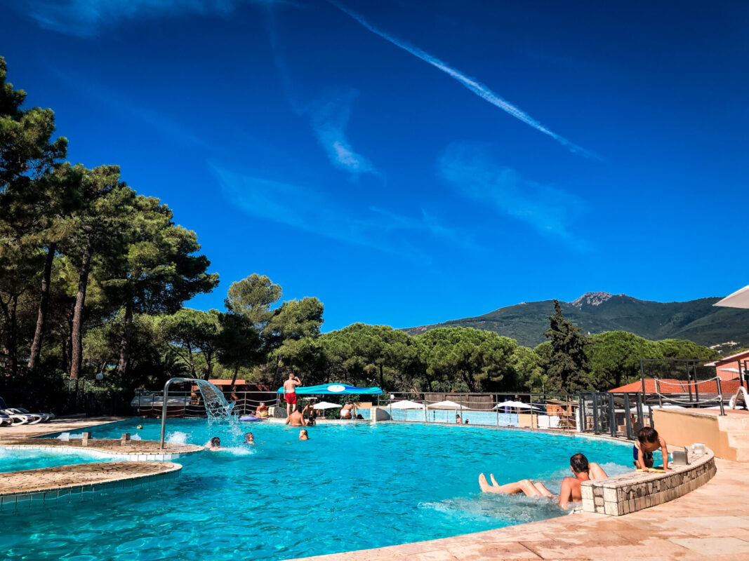 Großer Pool mit Rutsche Camping Ville degli Ulivi